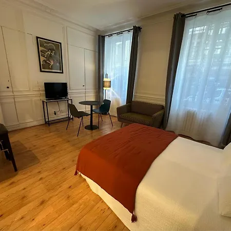 Apartamento 8 *